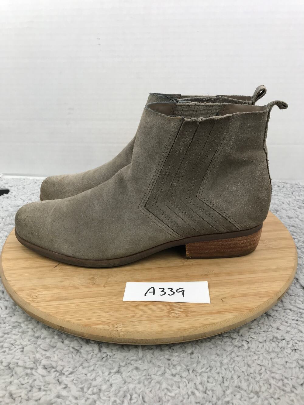 Korks Womens 9.5 Cutler Taupe Suede Casual Lifestyle Daily Fashion Chelsea Boot